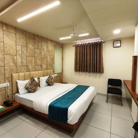 Hotel Kinara Ahmedabad Extérieur photo