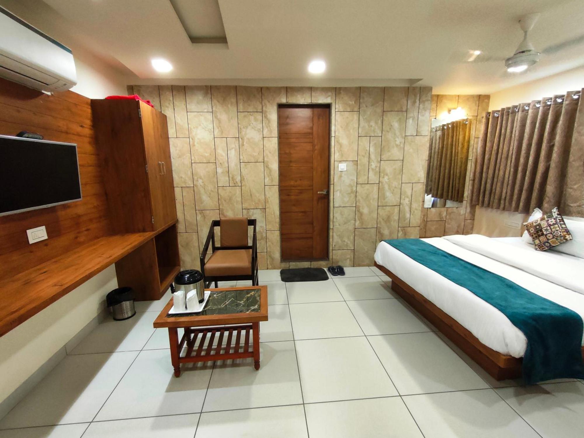 Hotel Kinara Ahmedabad Extérieur photo