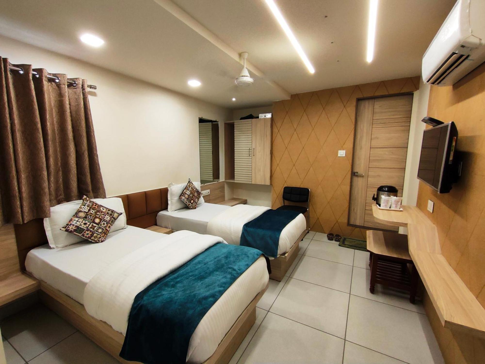 Hotel Kinara Ahmedabad Extérieur photo