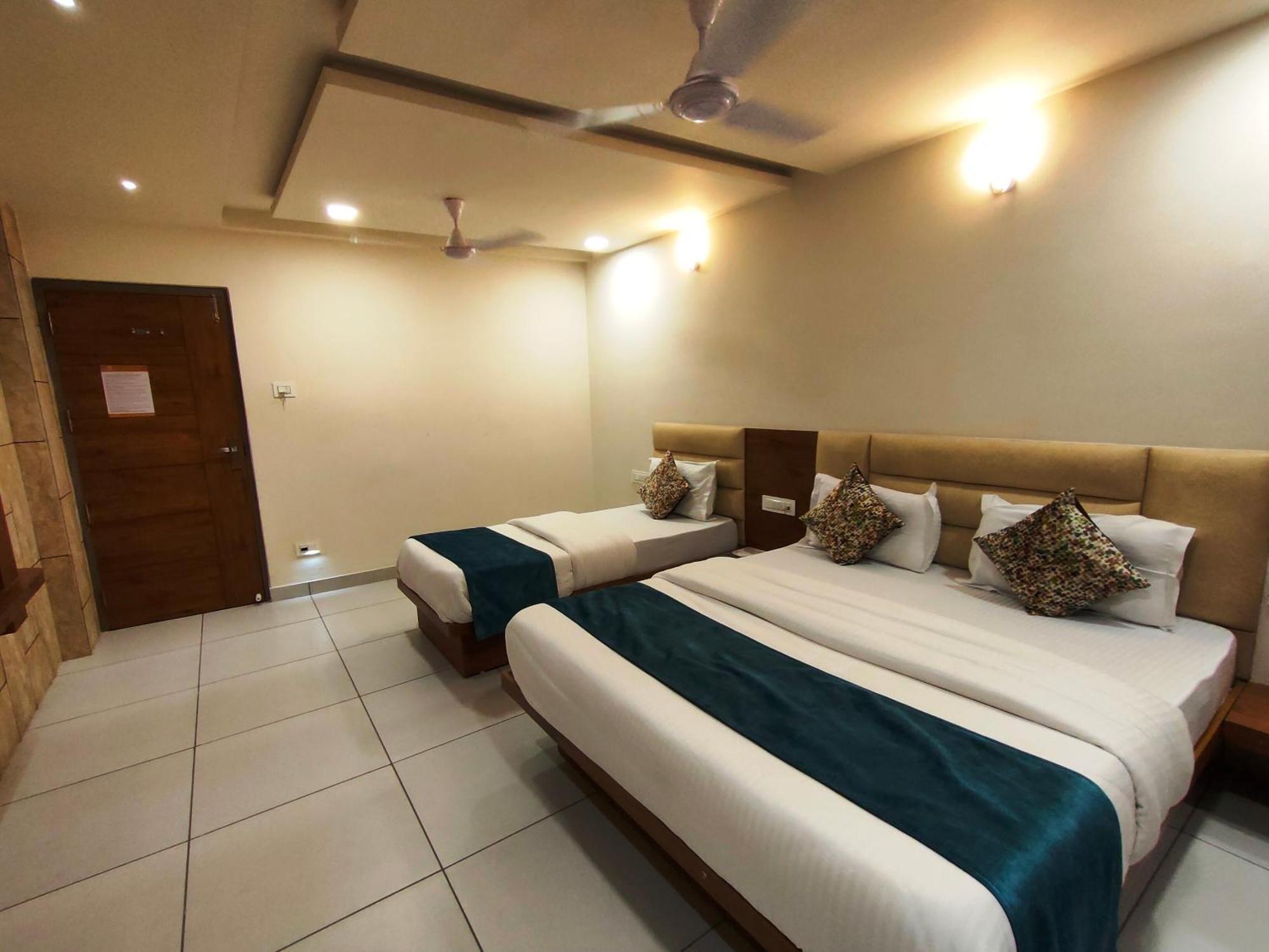 Hotel Kinara Ahmedabad Extérieur photo