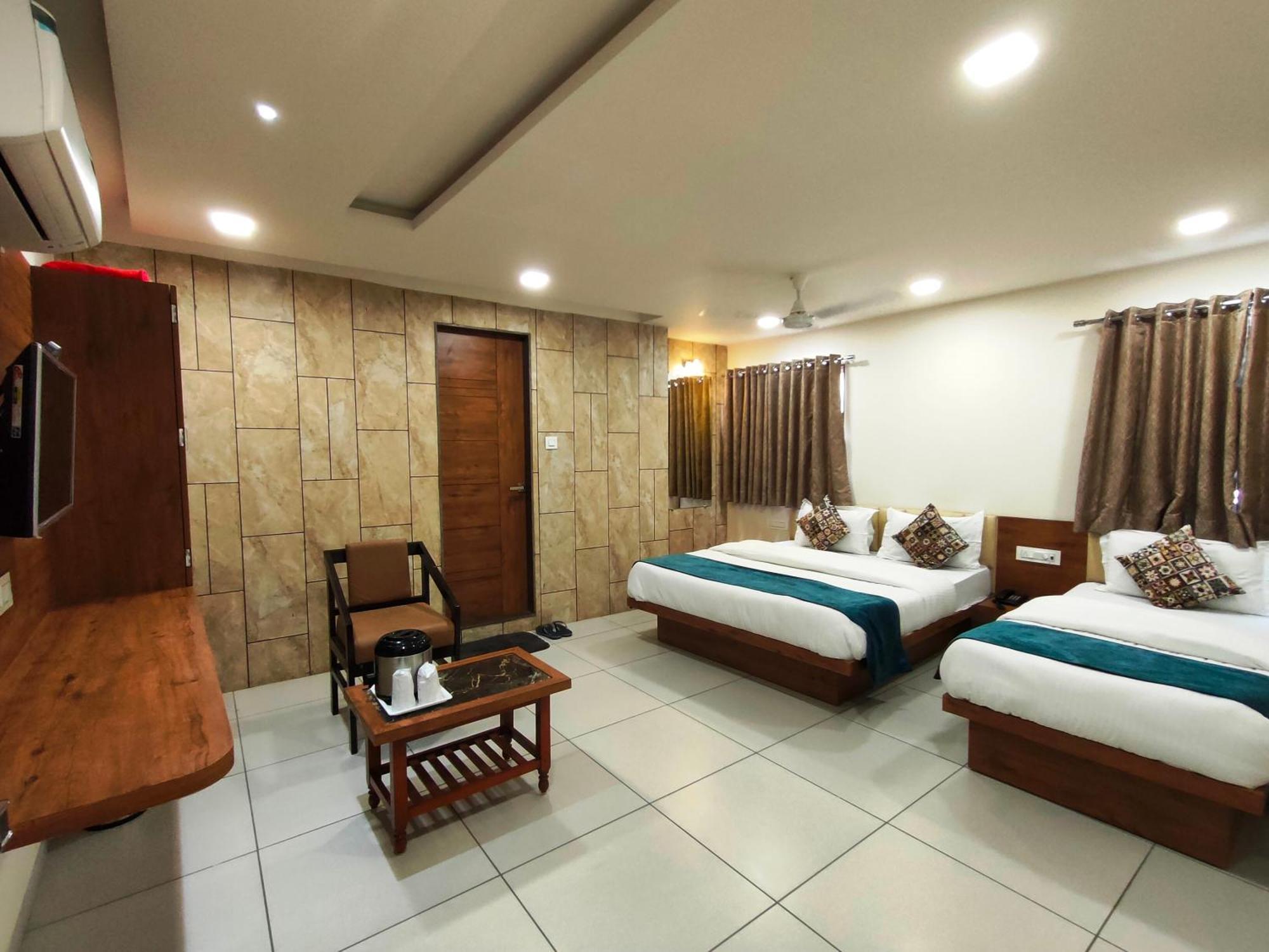 Hotel Kinara Ahmedabad Extérieur photo