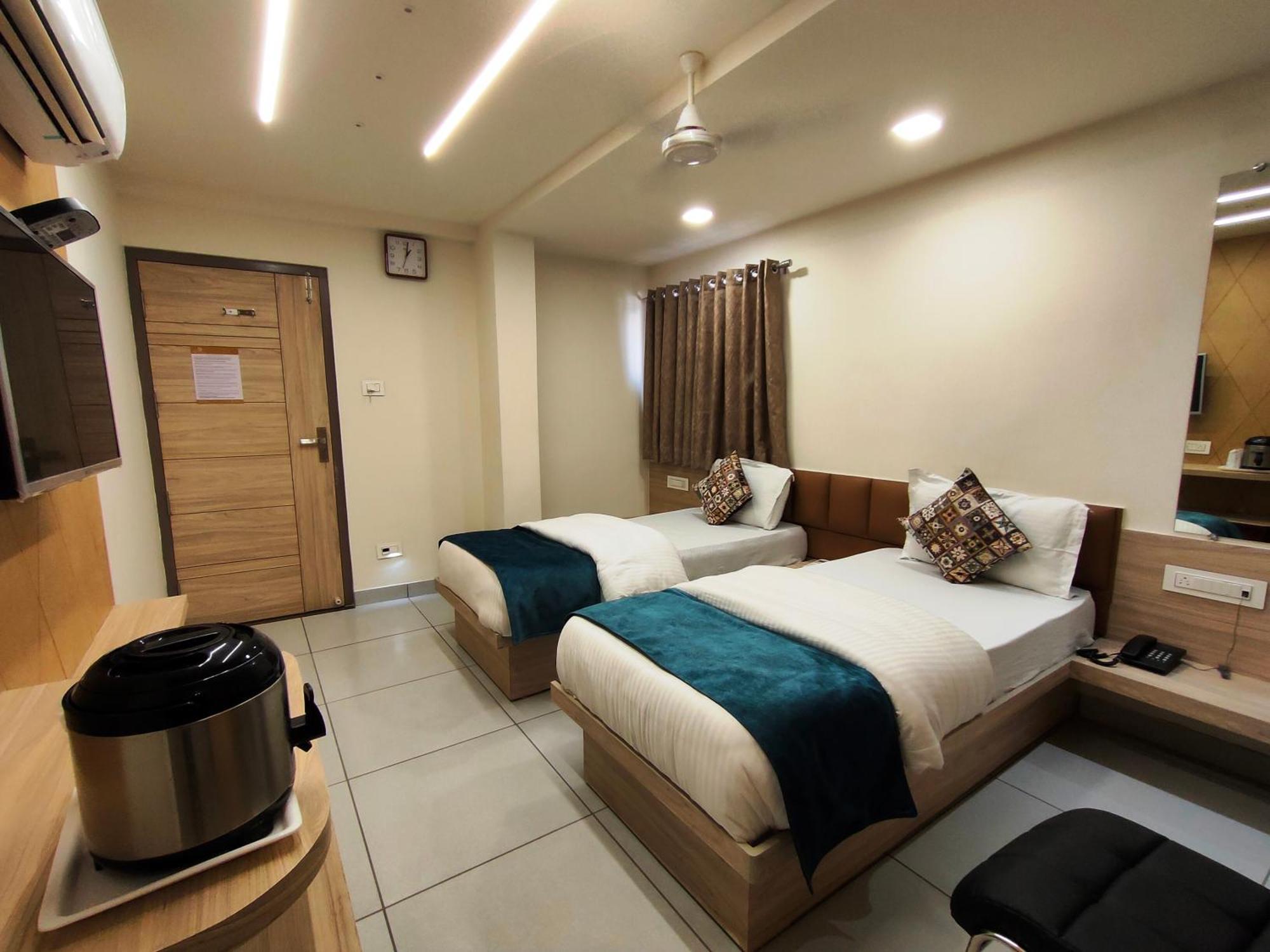 Hotel Kinara Ahmedabad Extérieur photo